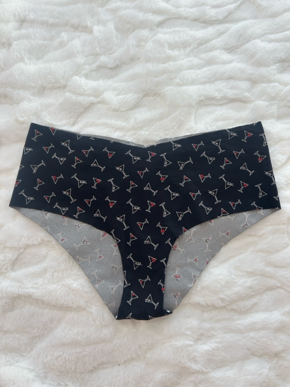 Victoria’s Secret Cheeky No Show Martini Print Panty L